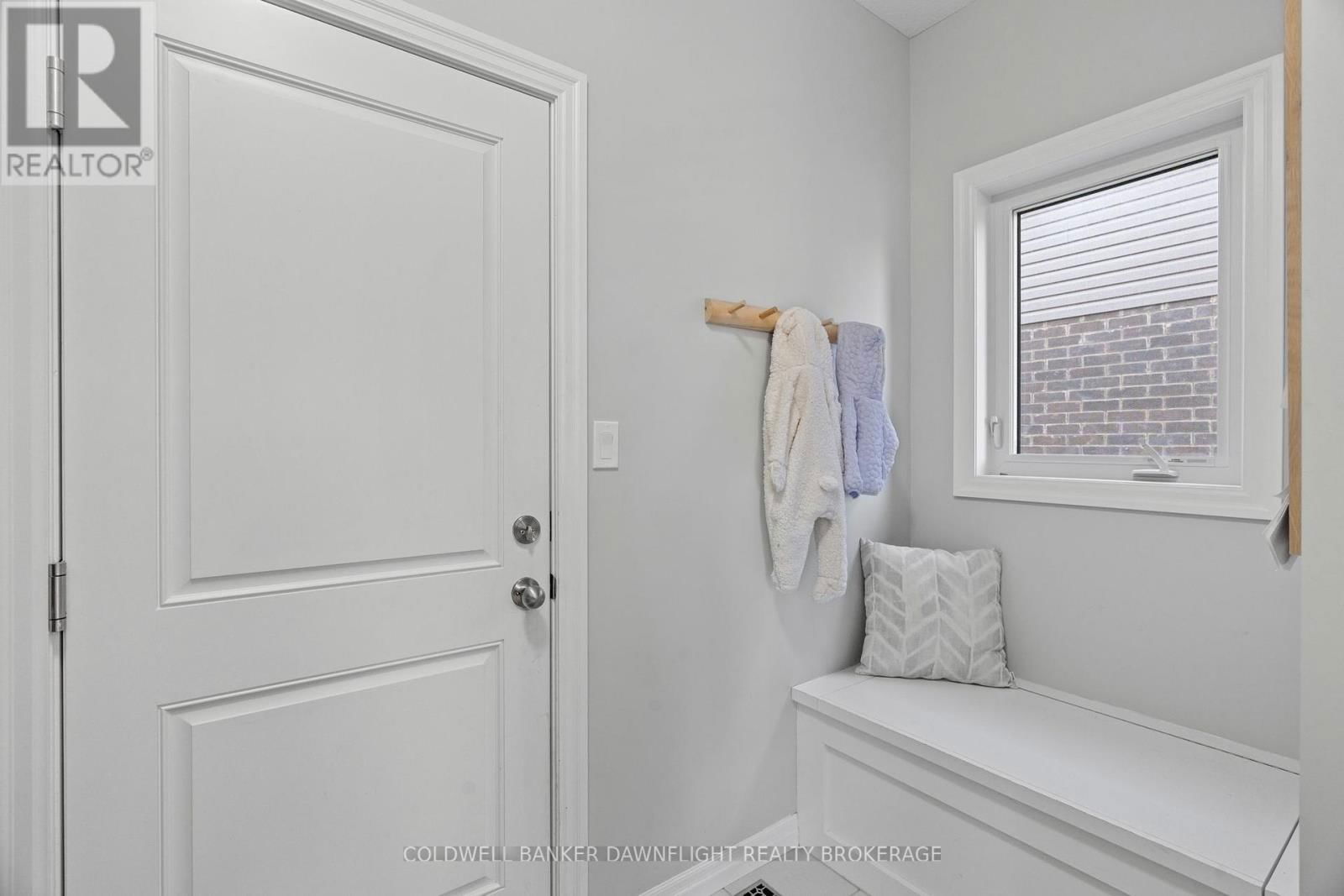 77 DEREHAM DRIVE Image 43