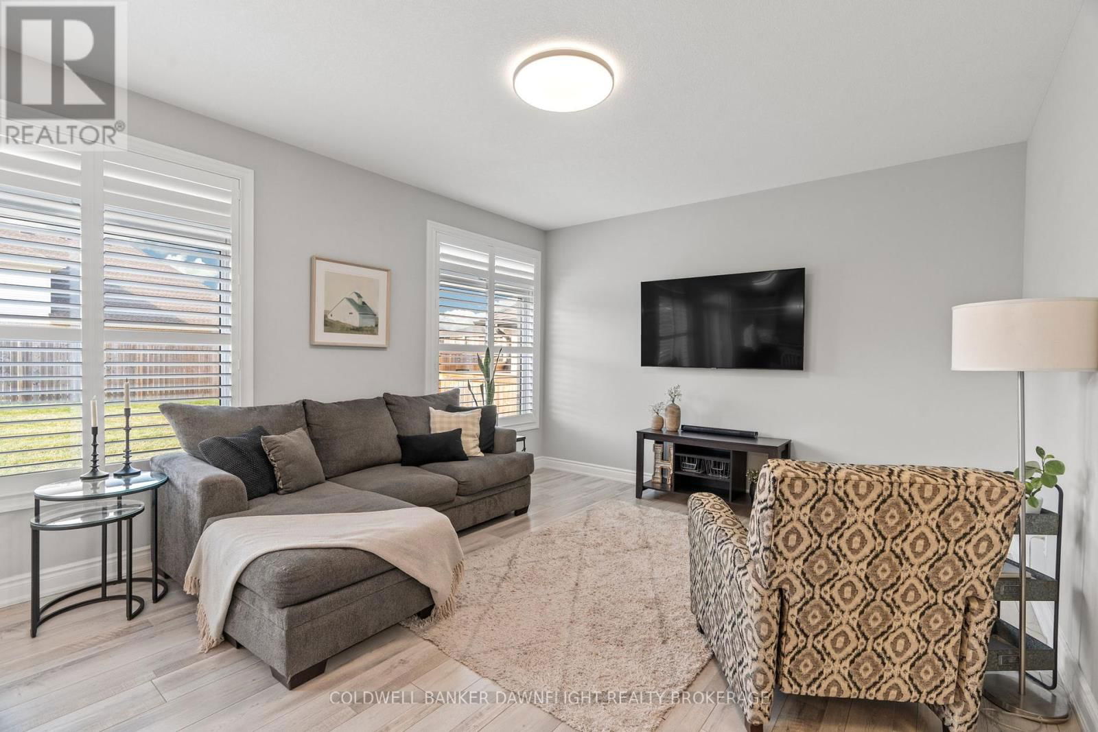 77 DEREHAM DRIVE Image 8