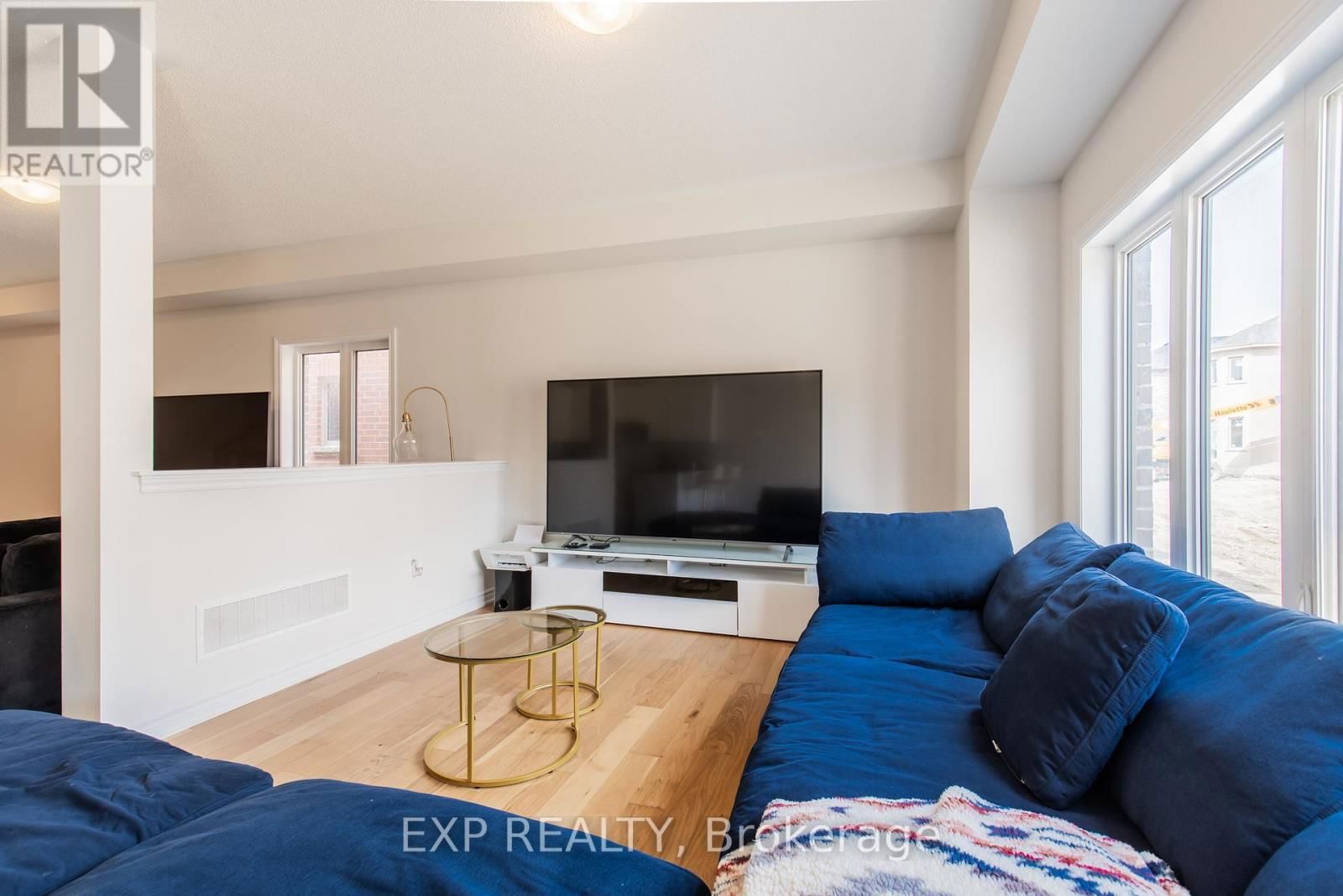 251 PALACE STREET Image 8
