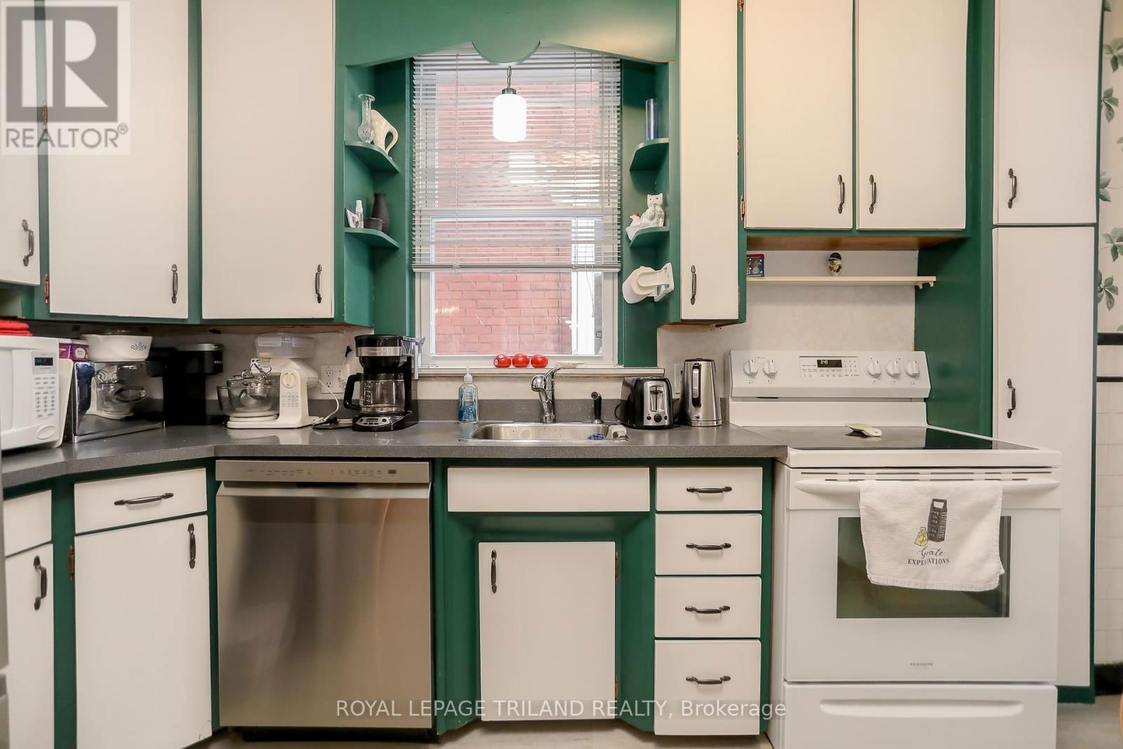 7 HUGHES STREET Image 13