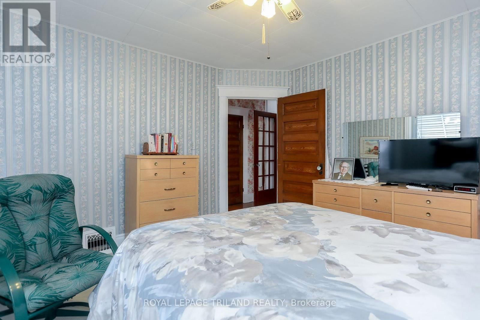 7 HUGHES STREET Image 23