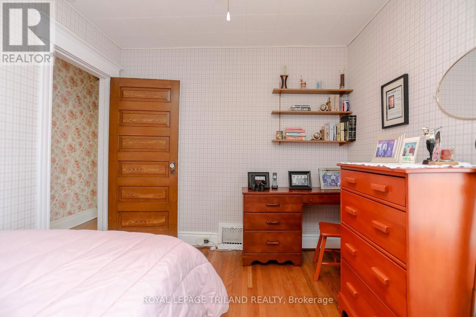 7 HUGHES STREET Image 25