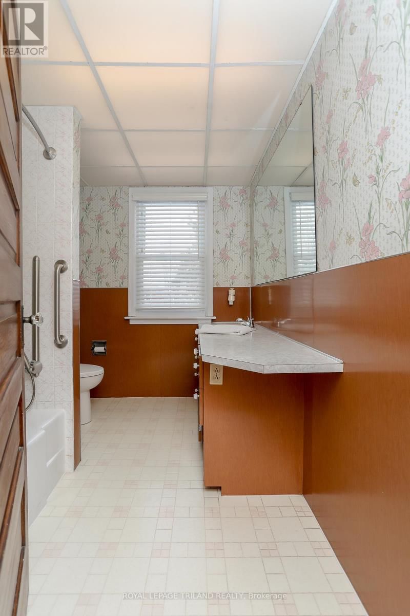 7 HUGHES STREET Image 30