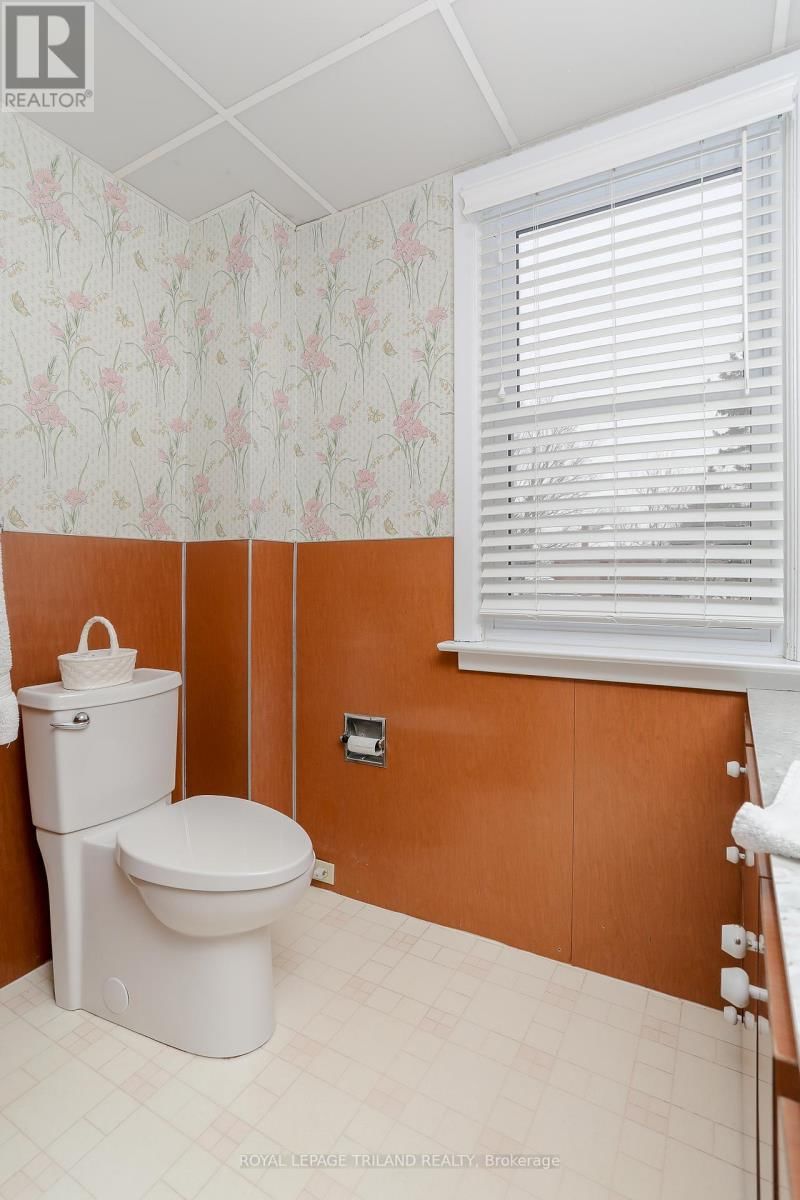 7 HUGHES STREET Image 31