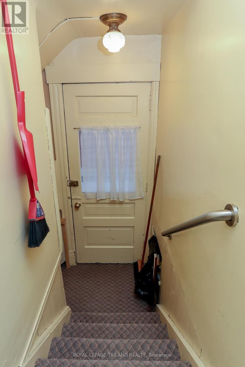 7 HUGHES STREET Image 32