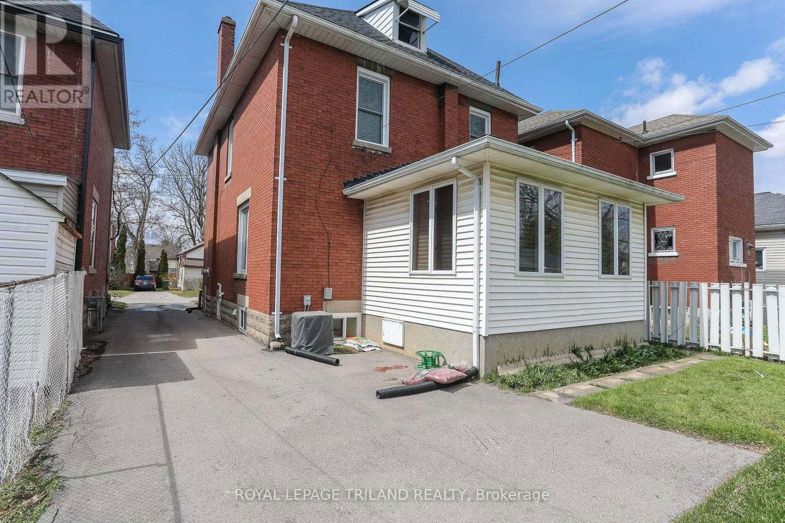 7 HUGHES STREET Image 35