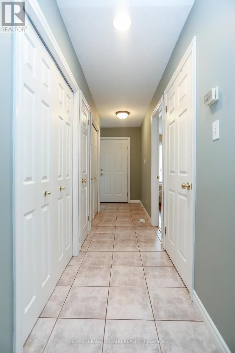 20 - 1241 BEAVERBROOK AVENUE Image 12