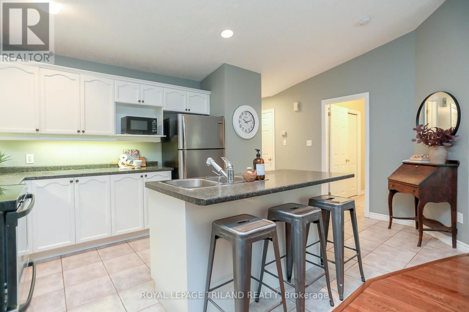 20 - 1241 BEAVERBROOK AVENUE Image 17