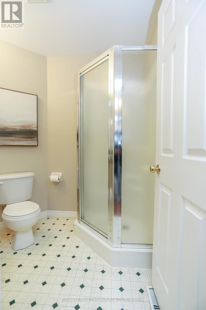 20 - 1241 BEAVERBROOK AVENUE Image 30