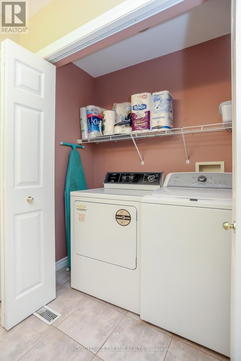 20 - 1241 BEAVERBROOK AVENUE Image 37