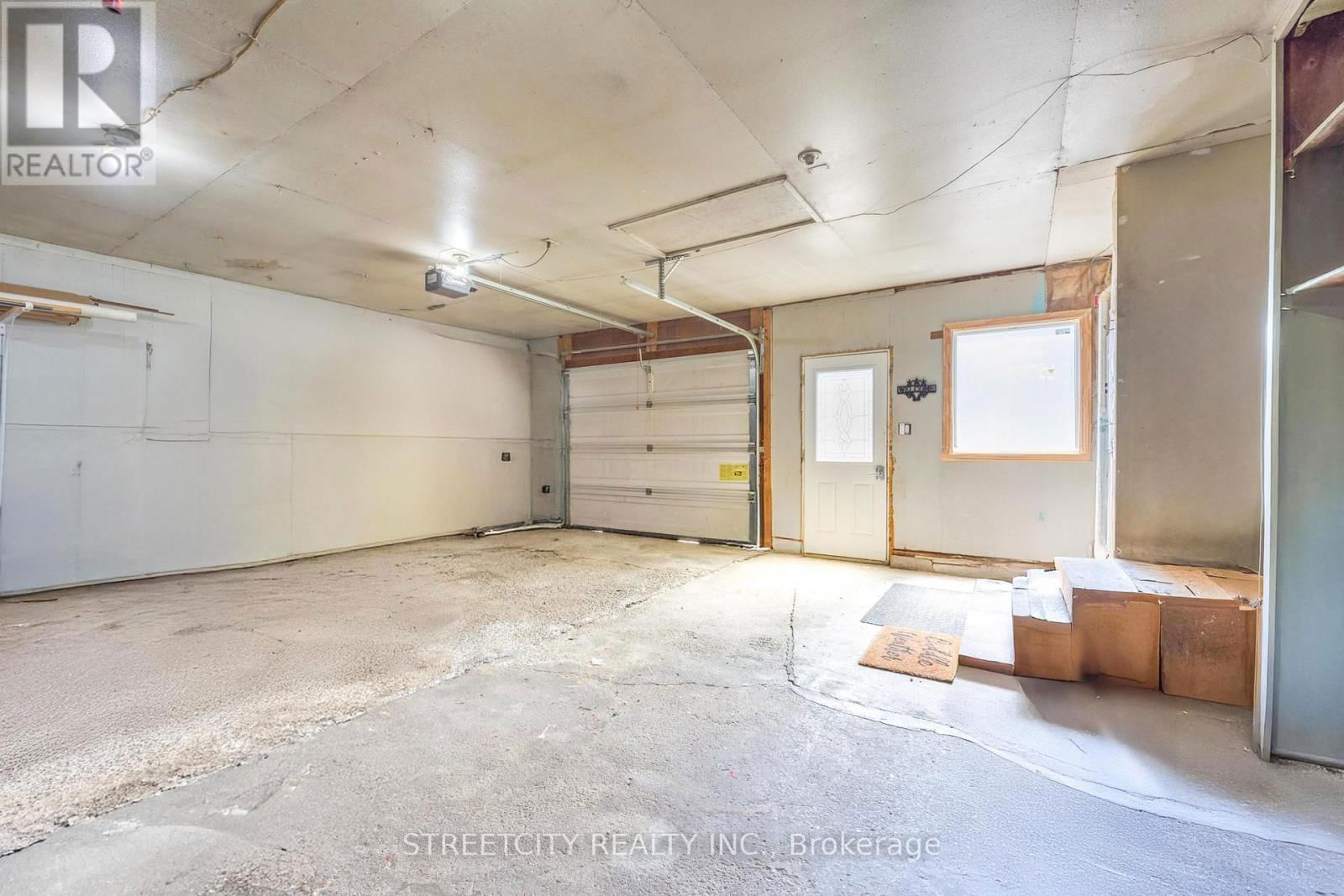 2406 JANE STREET Image 18