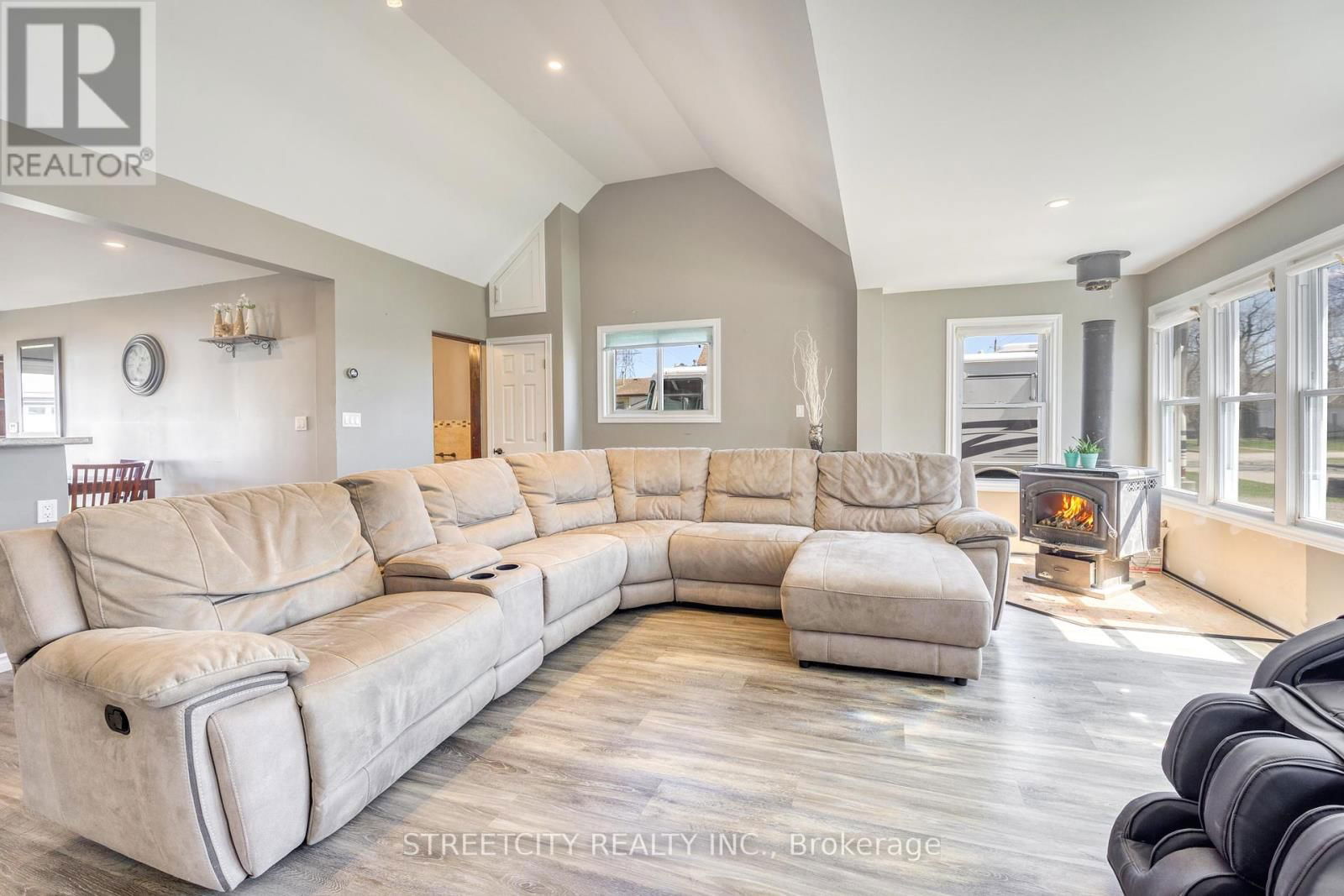 2406 JANE STREET Image 22