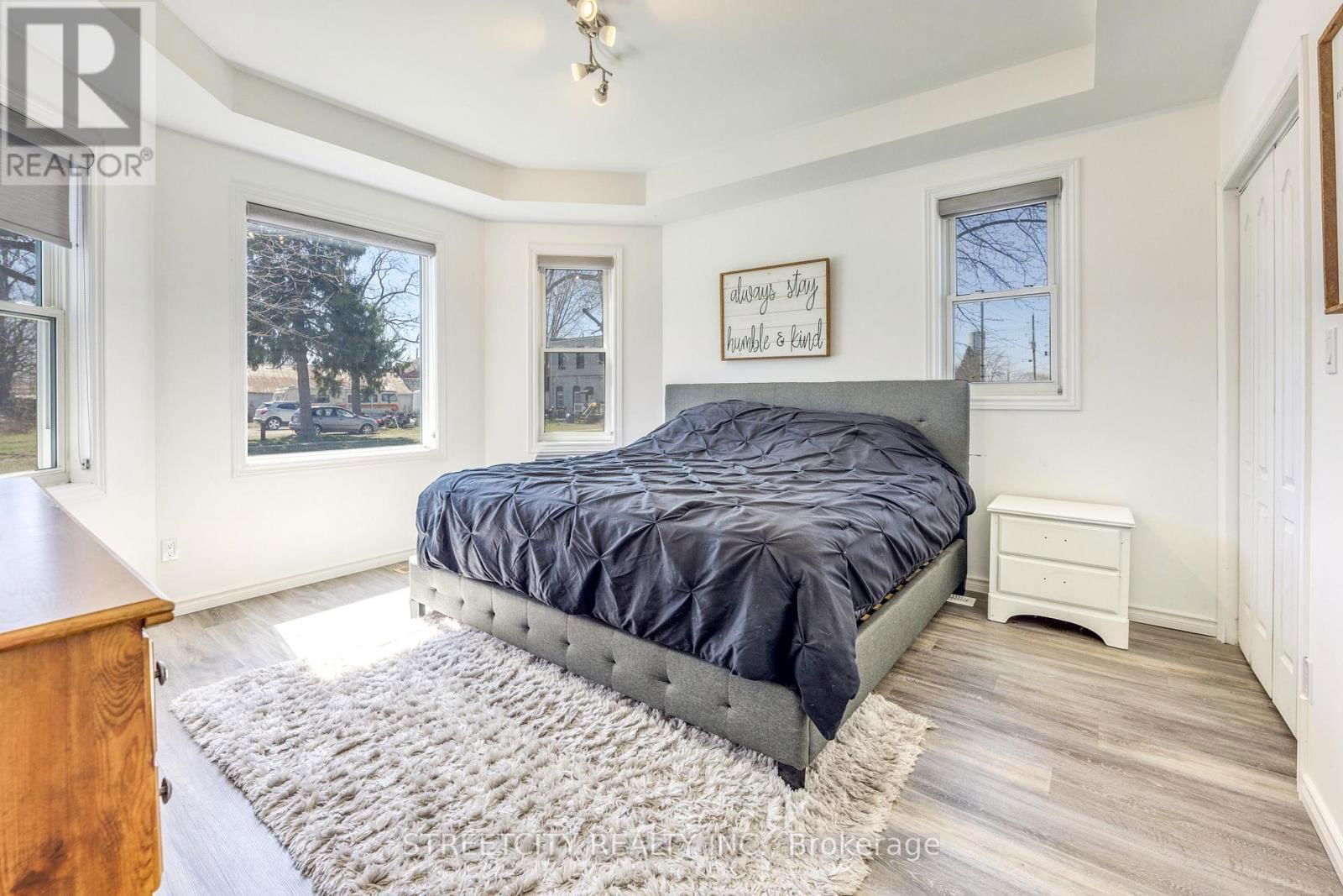 2406 JANE STREET Image 24