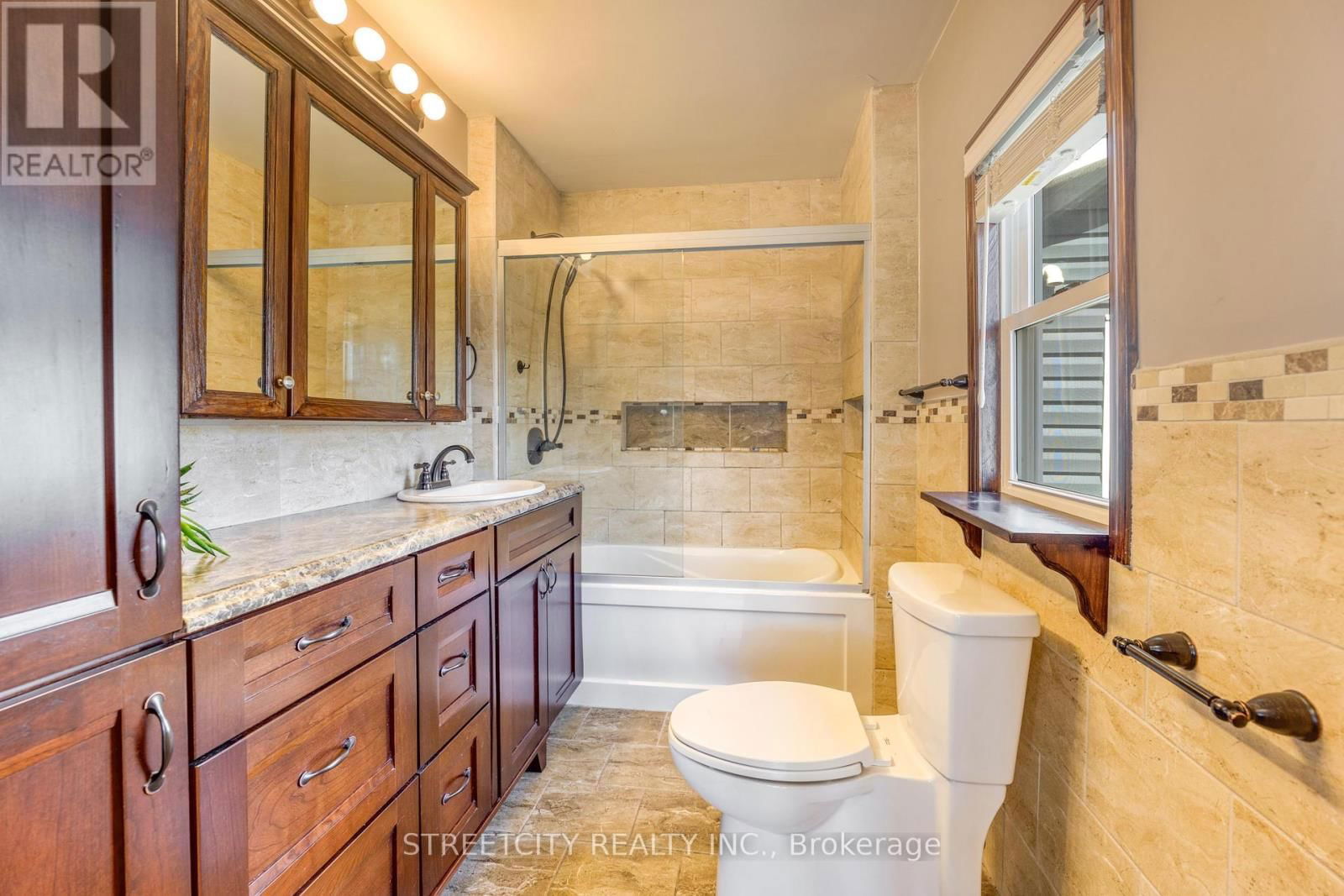 2406 JANE STREET Image 26