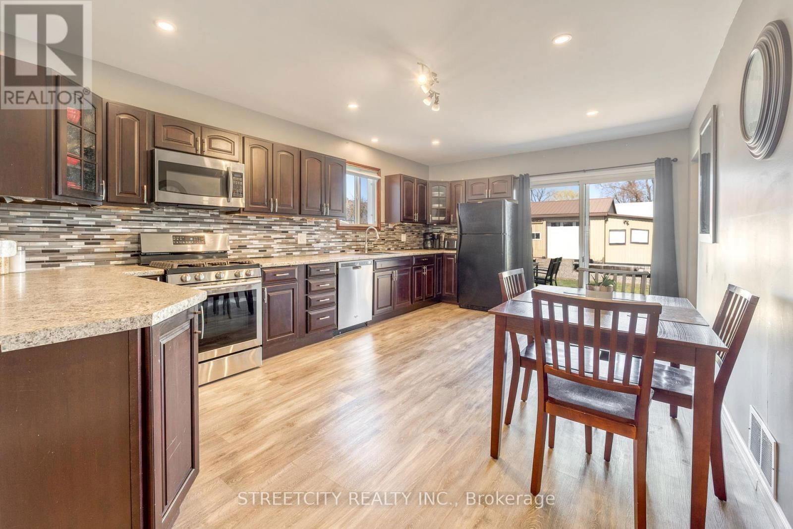 2406 JANE STREET Image 27