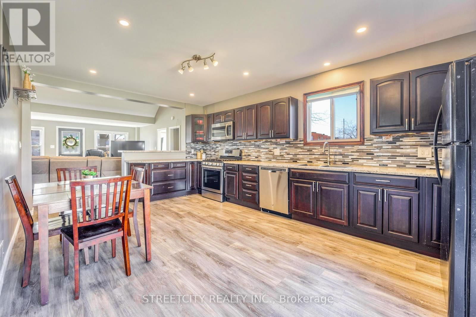 2406 JANE STREET Image 30