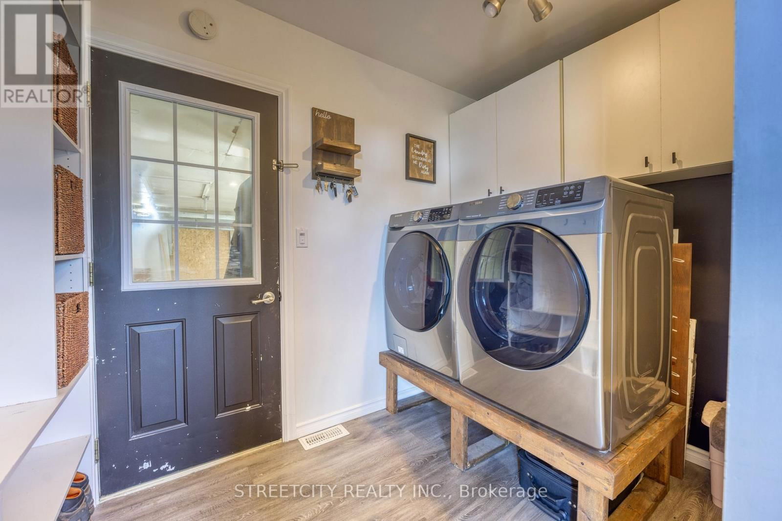 2406 JANE STREET Image 31