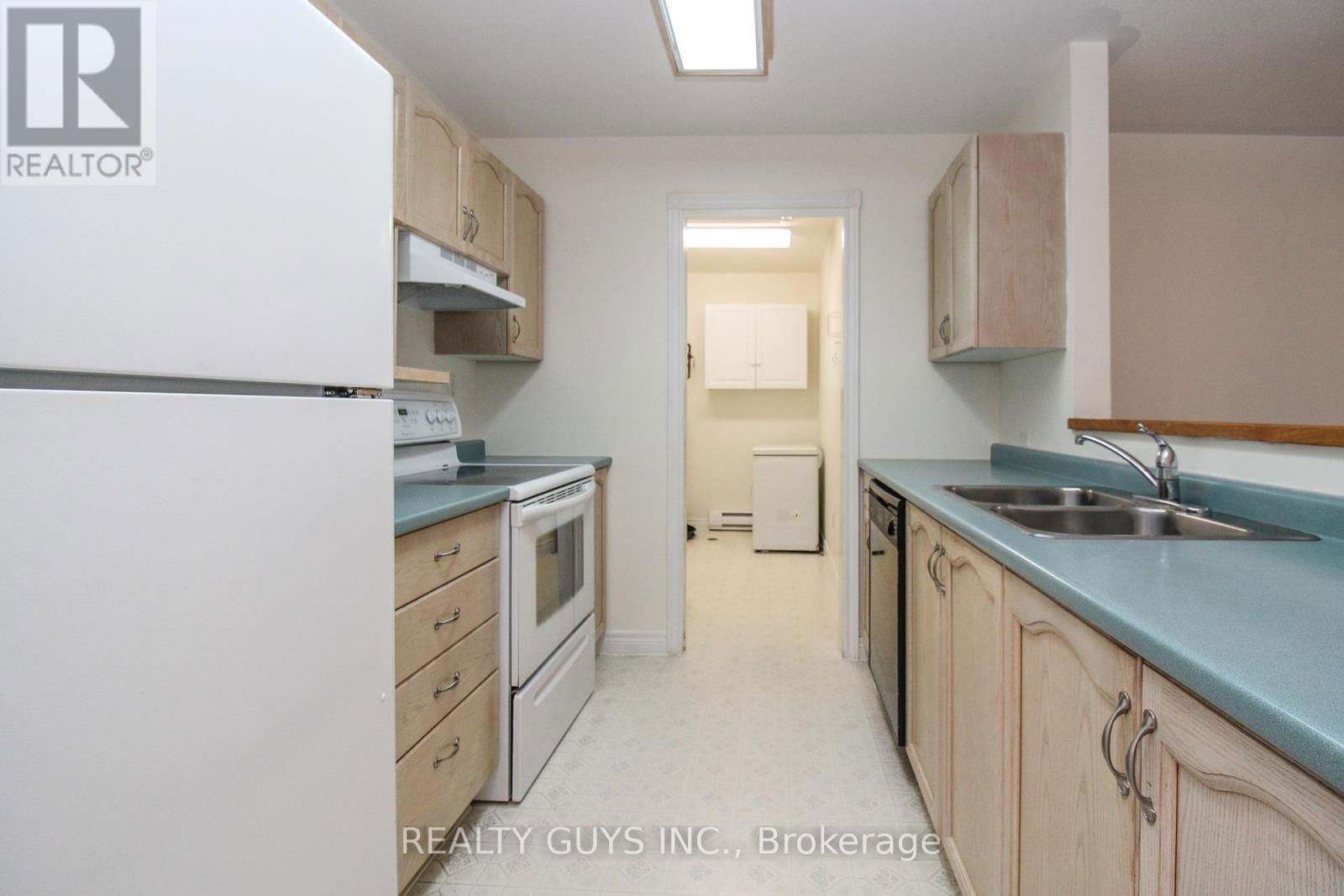 4 - 693 WHITAKER STREET Image 11