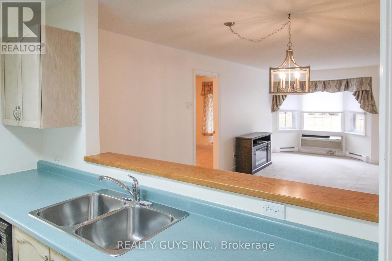 4 - 693 WHITAKER STREET Image 12