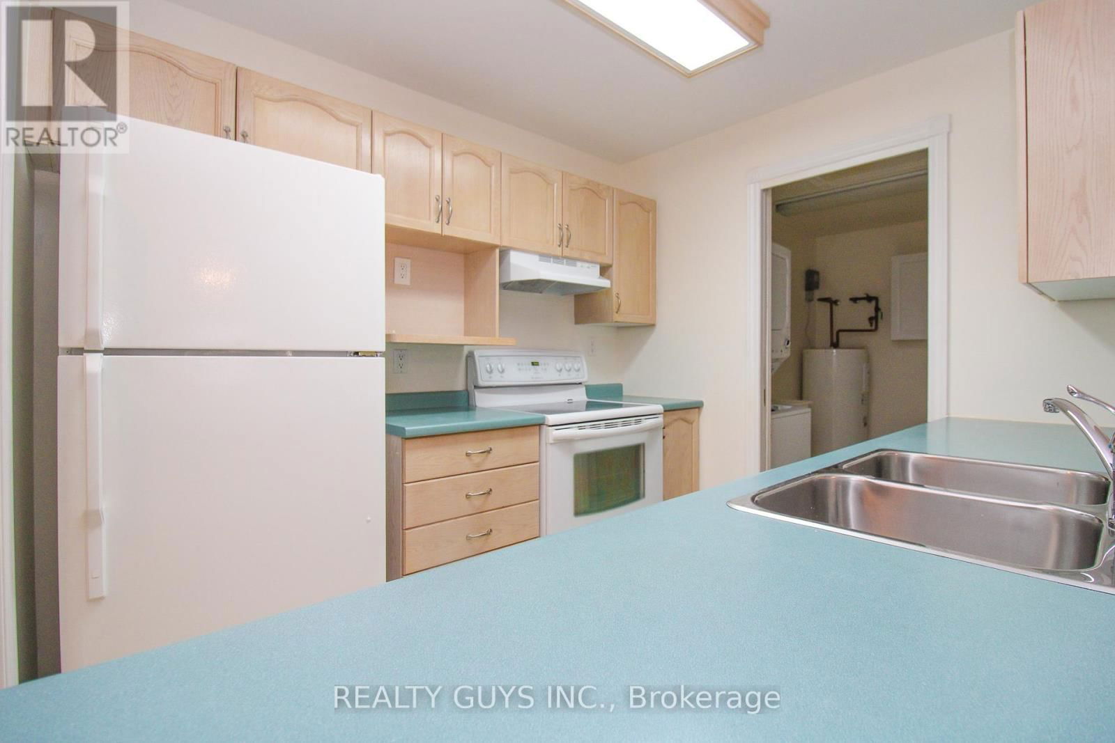 4 - 693 WHITAKER STREET Image 13