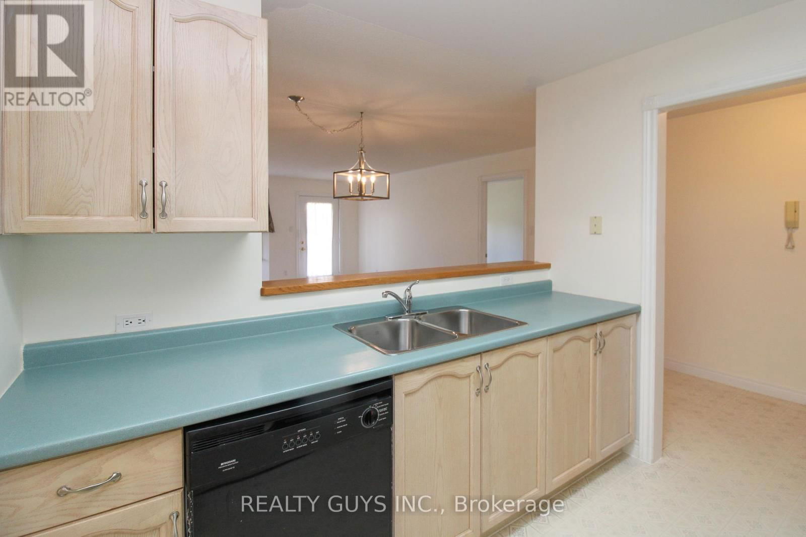 4 - 693 WHITAKER STREET Image 14