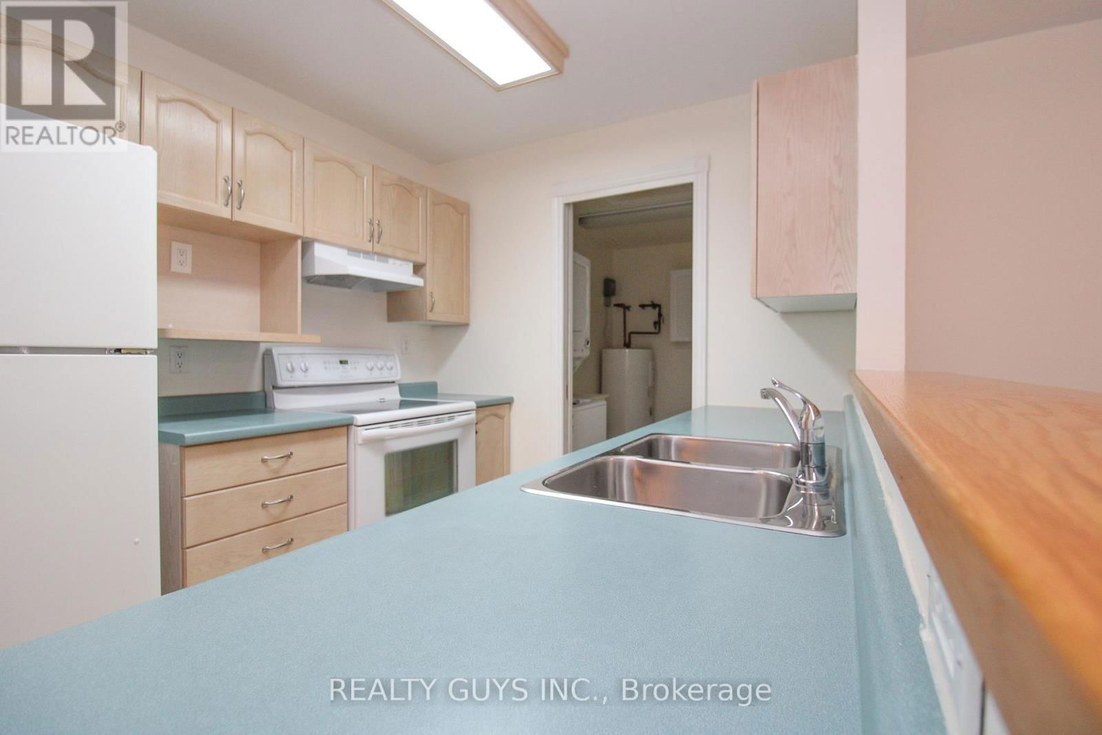 4 - 693 WHITAKER STREET Image 15