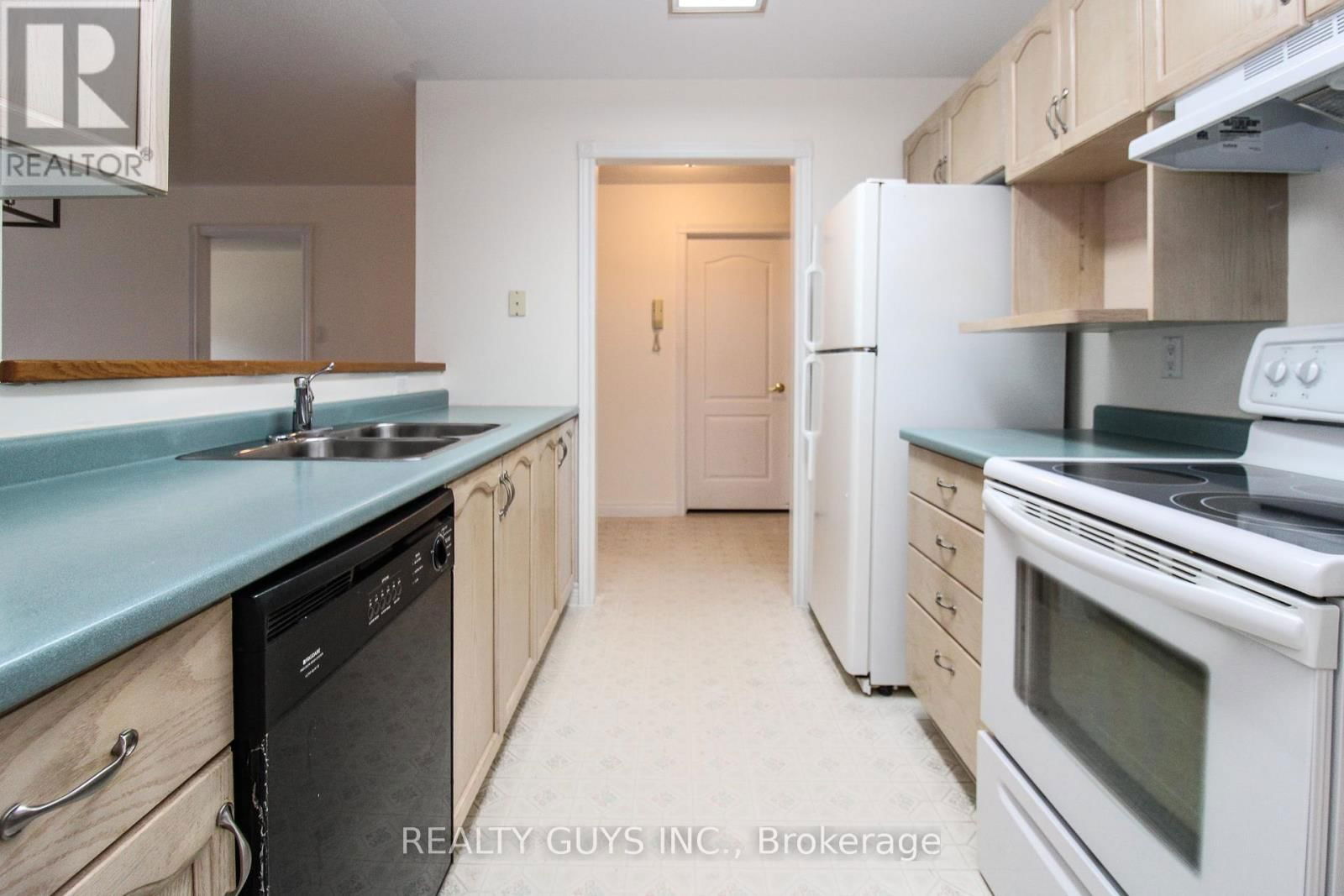 4 - 693 WHITAKER STREET Image 16