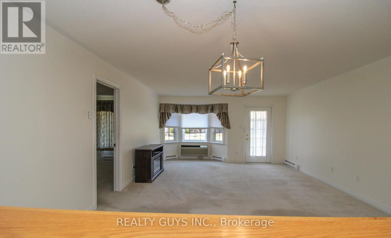 4 - 693 WHITAKER STREET Image 19