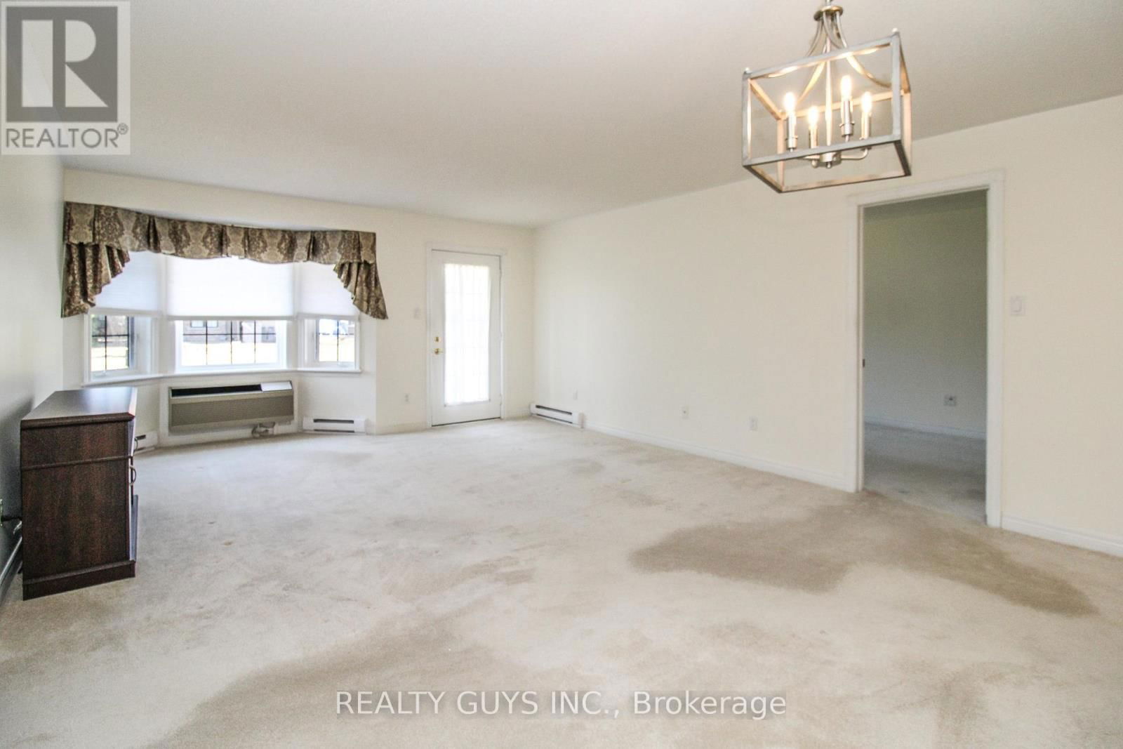 4 - 693 WHITAKER STREET Image 24