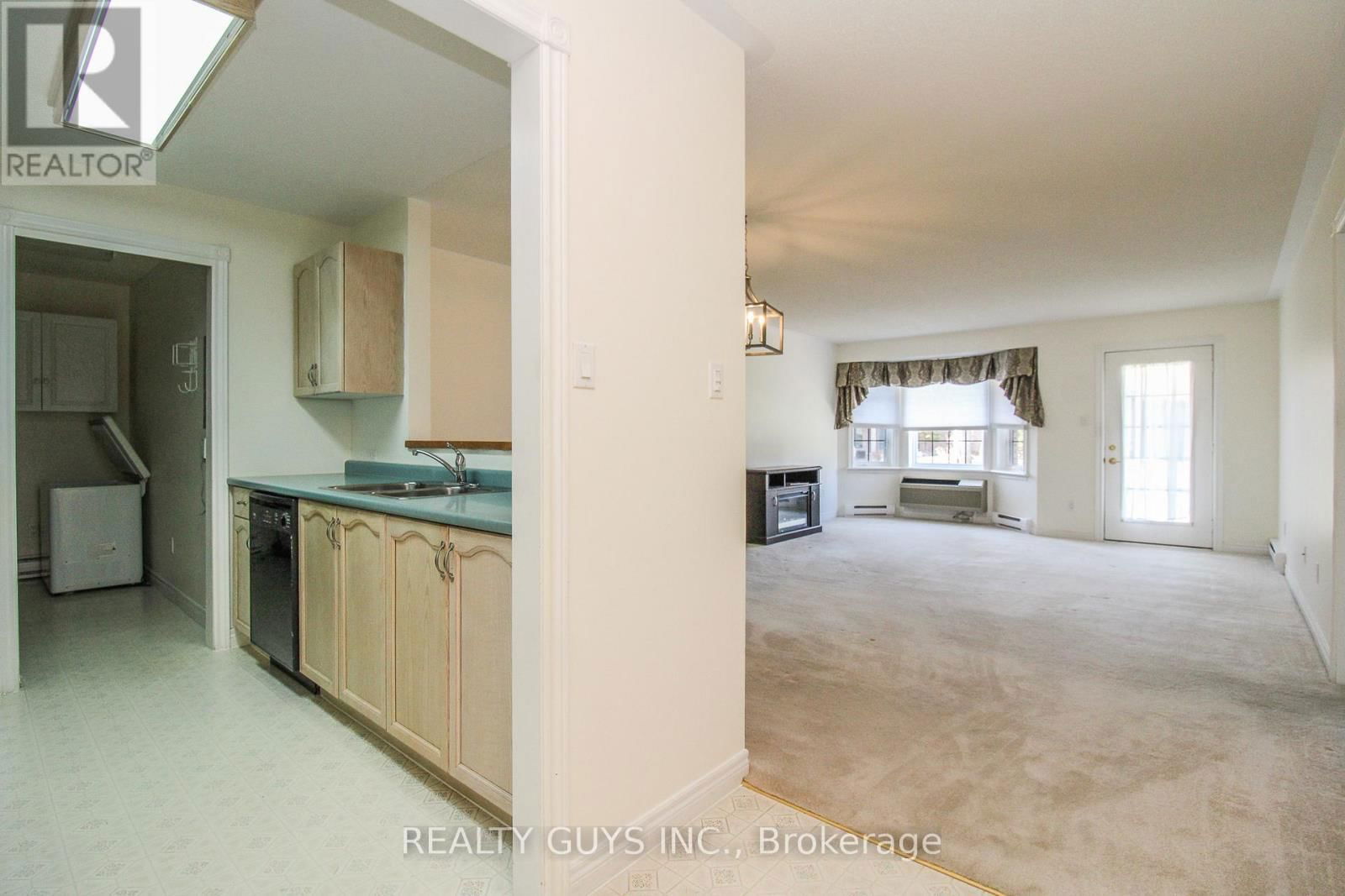 4 - 693 WHITAKER STREET Image 9