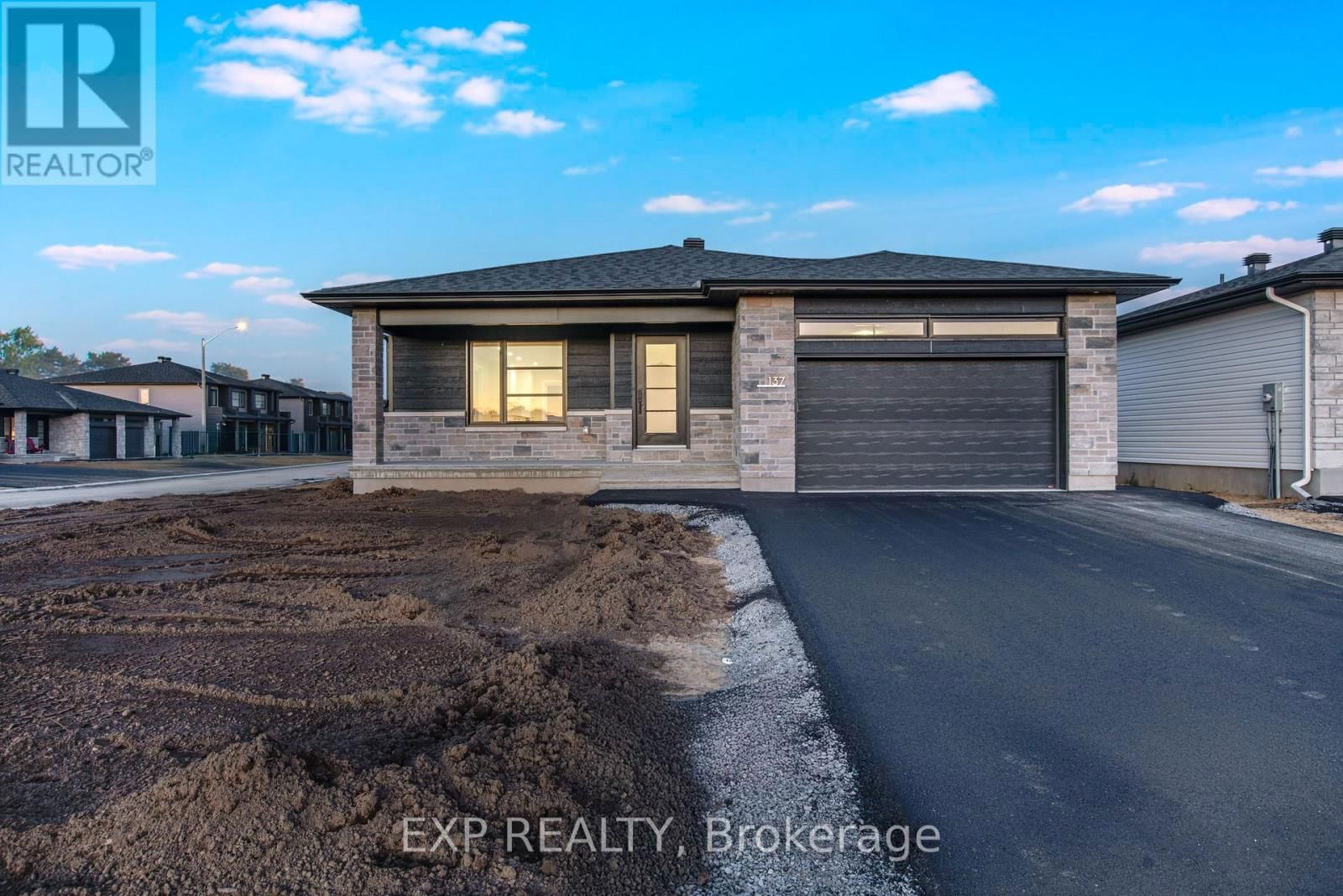 933 KATIA STREET Image 1