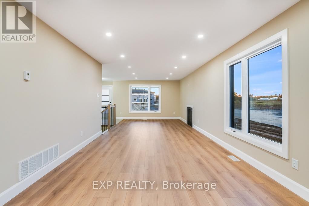 933 KATIA STREET Image 10