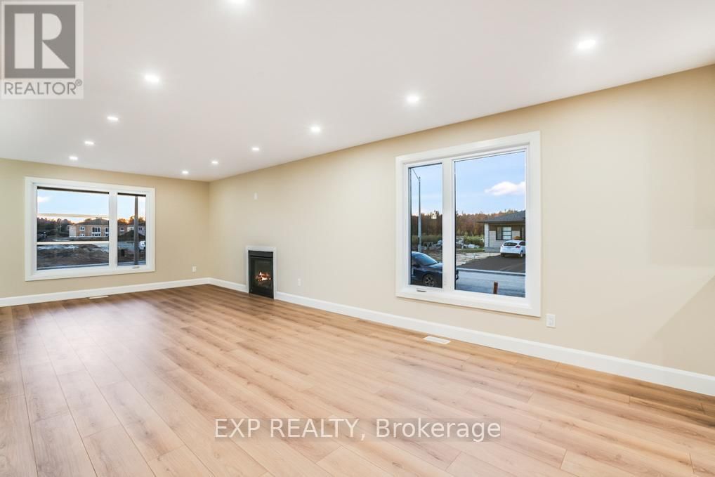 933 KATIA STREET Image 11