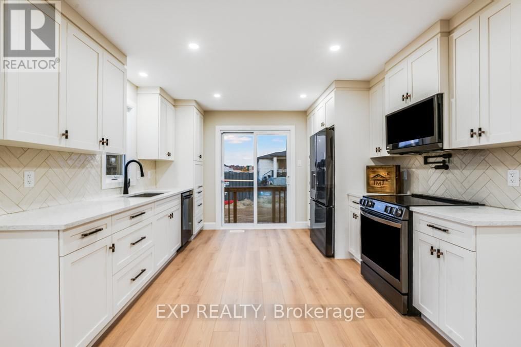 933 KATIA STREET Image 13