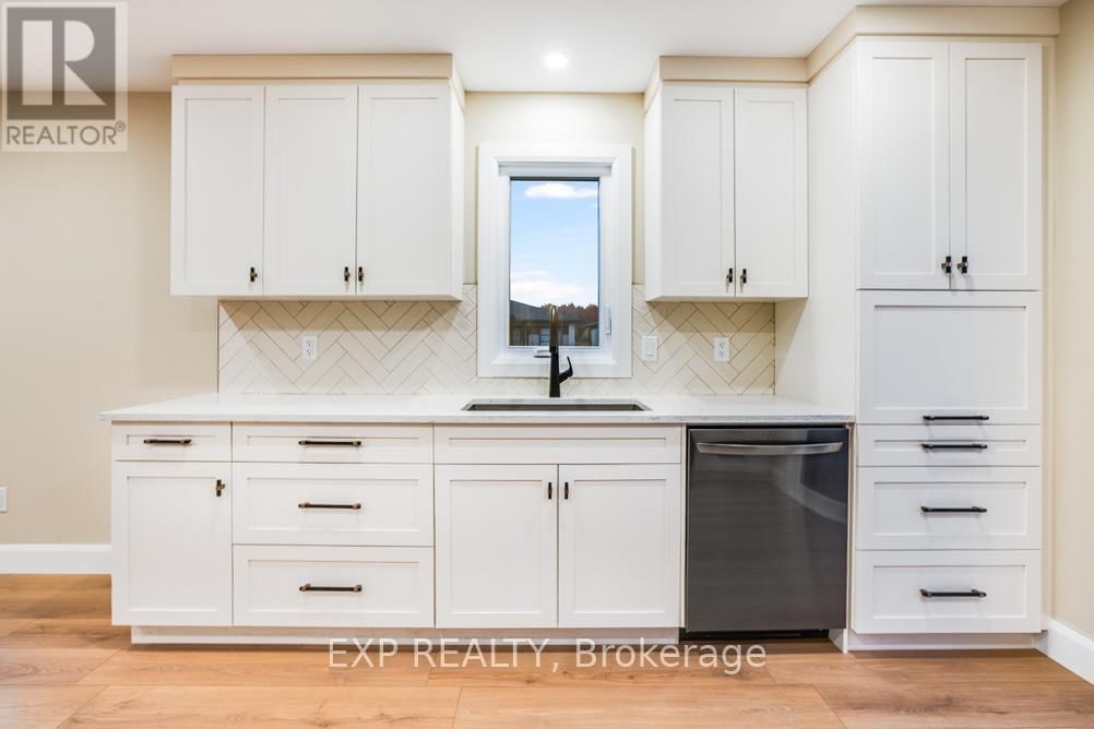 933 KATIA STREET Image 15