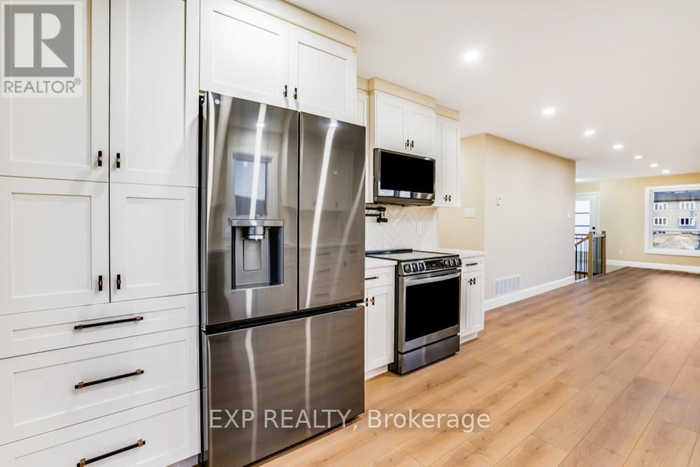 933 KATIA STREET Image 18