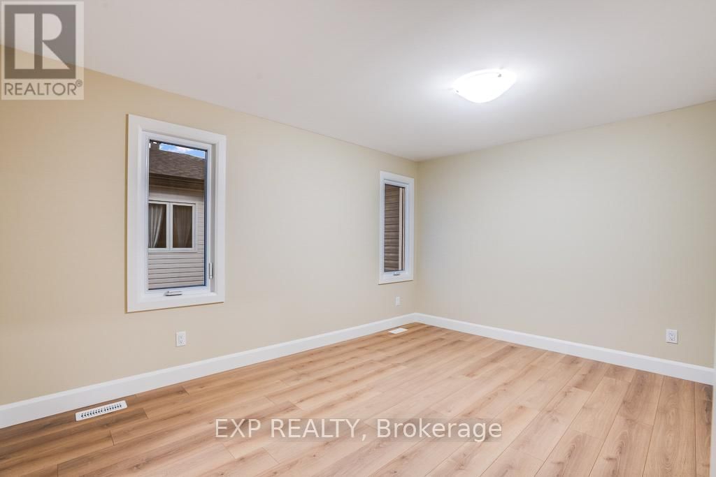 933 KATIA STREET Image 21