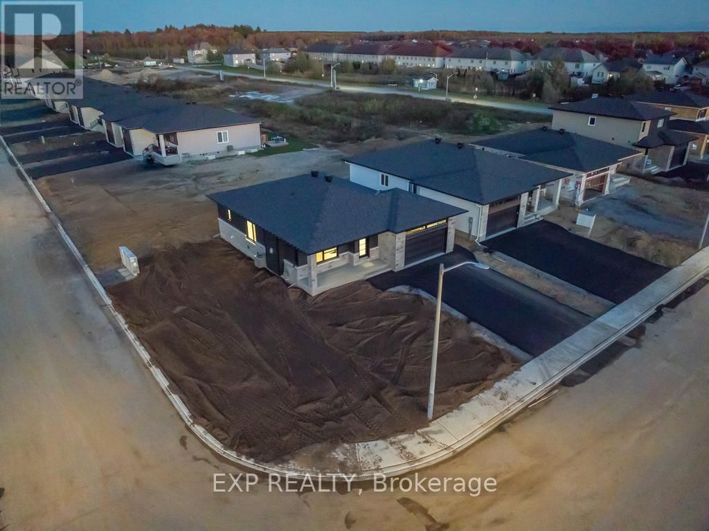 933 KATIA STREET Image 31