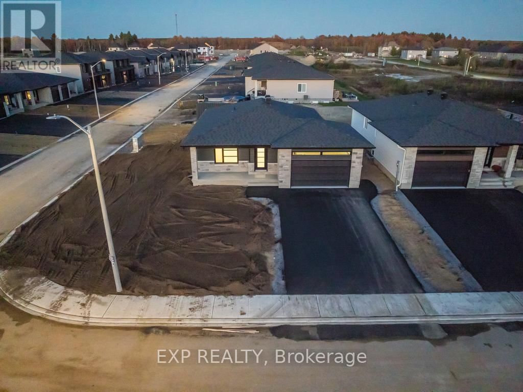933 KATIA STREET Image 32