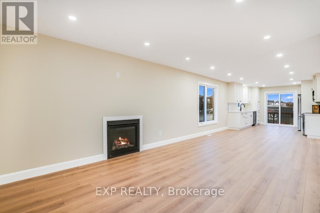 933 KATIA STREET Image 6