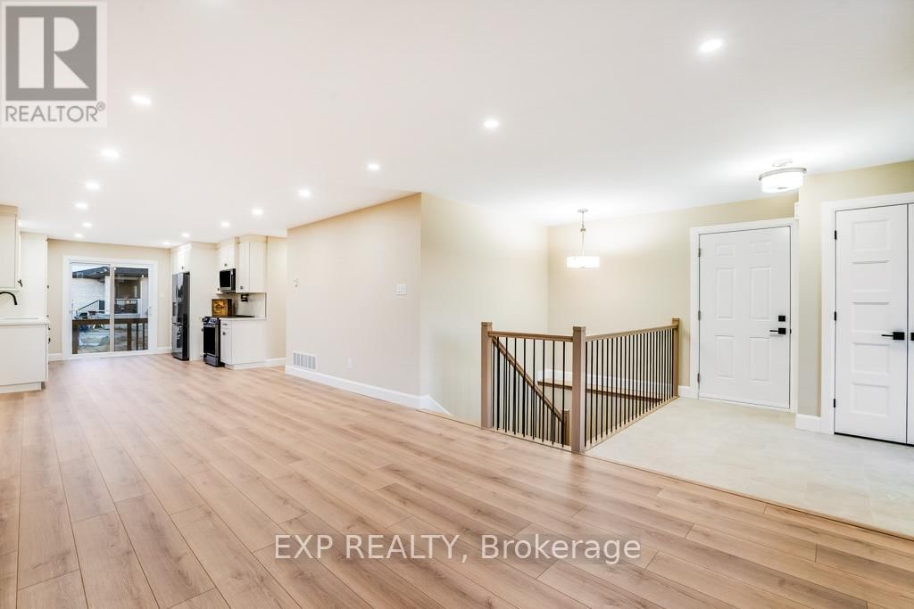 933 KATIA STREET Image 8