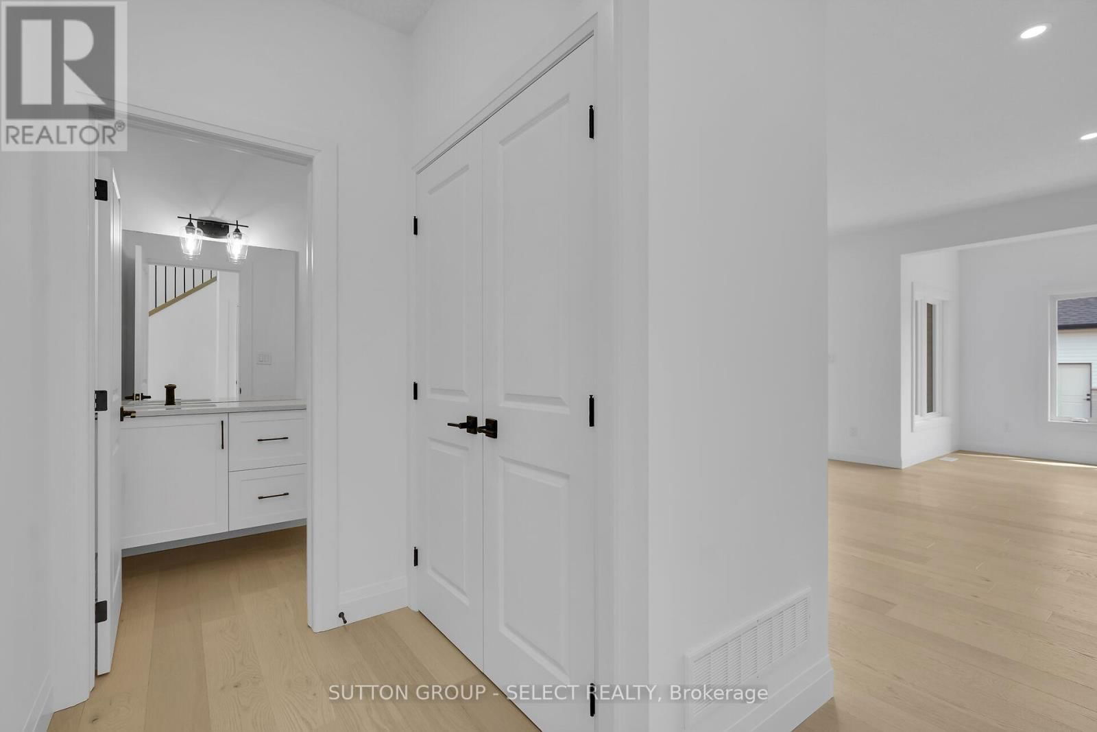 9 BRISCOE CRESCENT Image 16