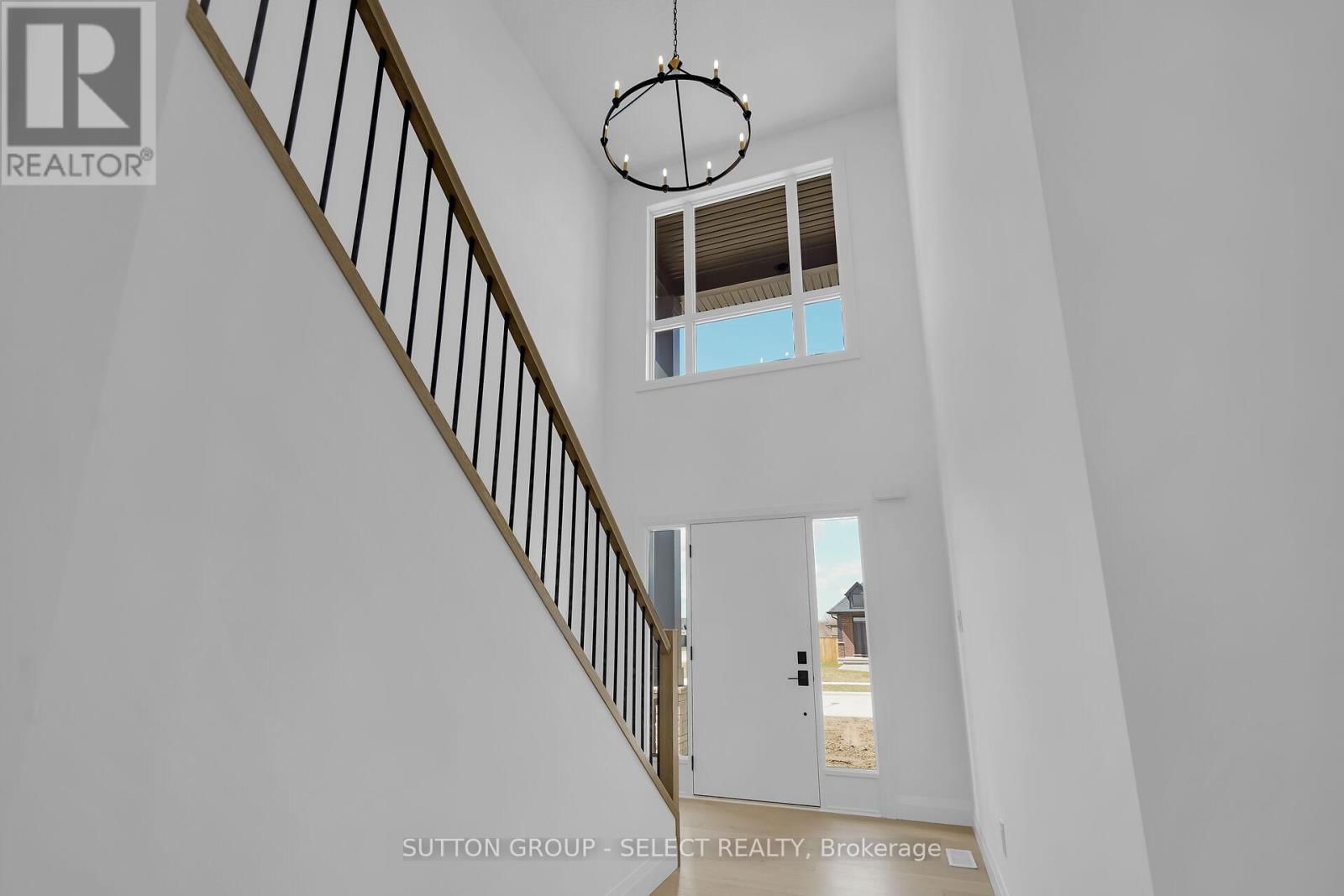 9 BRISCOE CRESCENT Image 2