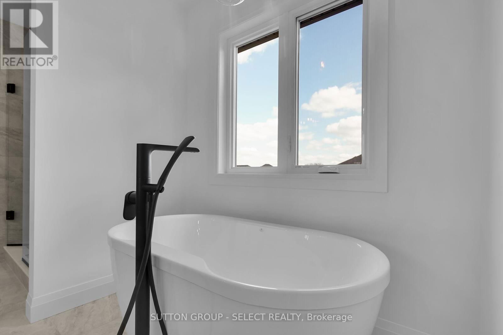 9 BRISCOE CRESCENT Image 26