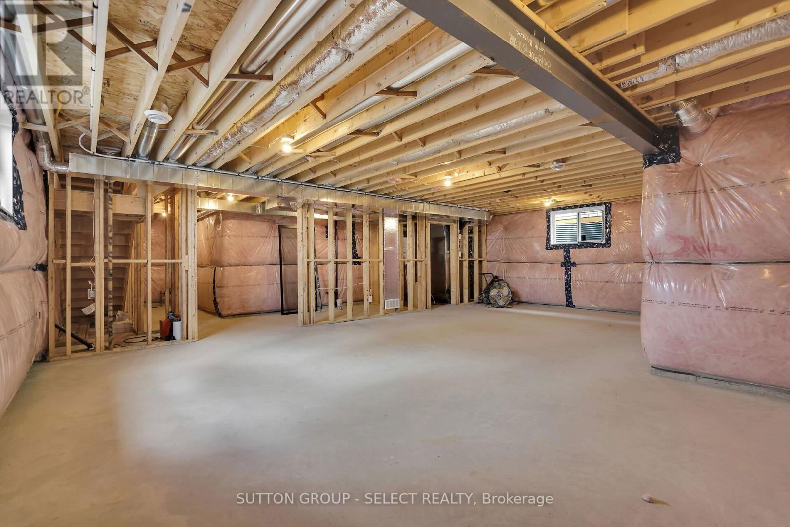9 BRISCOE CRESCENT Image 32
