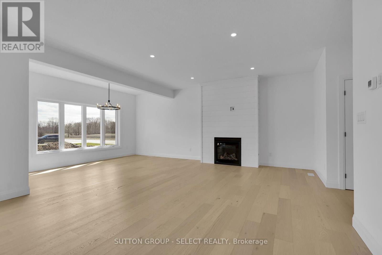 9 BRISCOE CRESCENT Image 4
