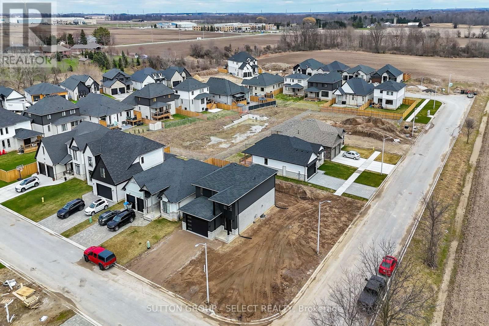 9 BRISCOE CRESCENT Image 40