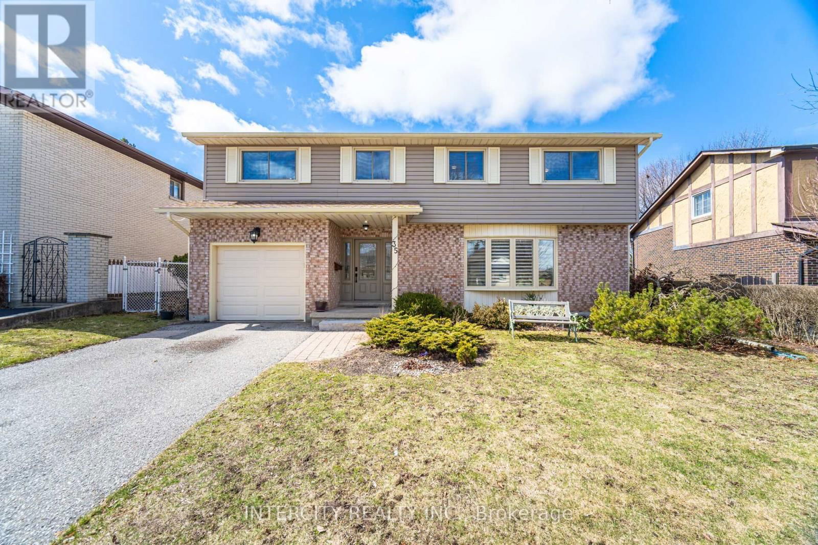 35 LOWER CANADA CRESCENT Image 1