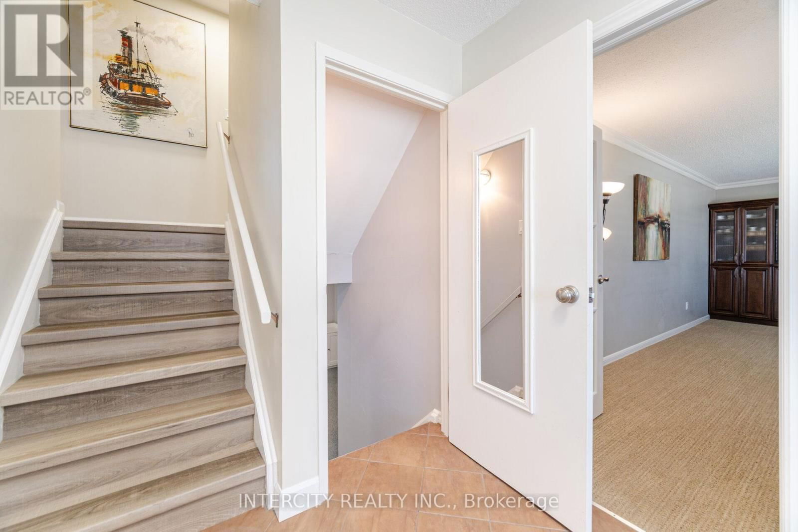 35 LOWER CANADA CRESCENT Image 10