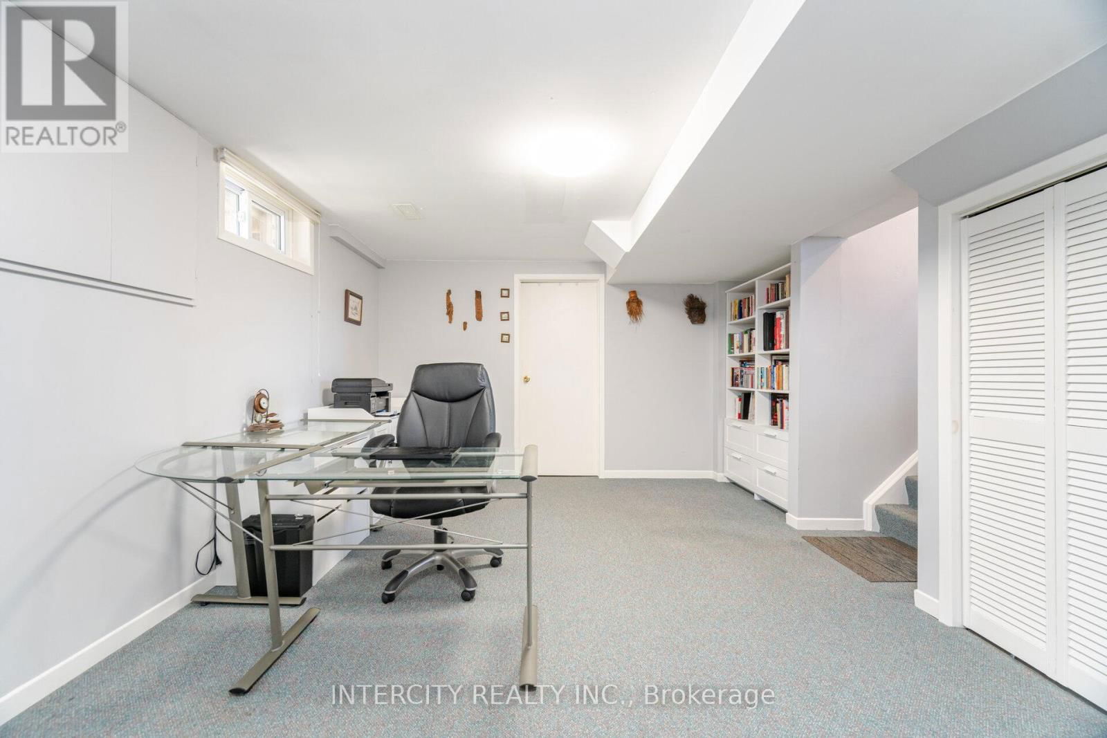 35 LOWER CANADA CRESCENT Image 11